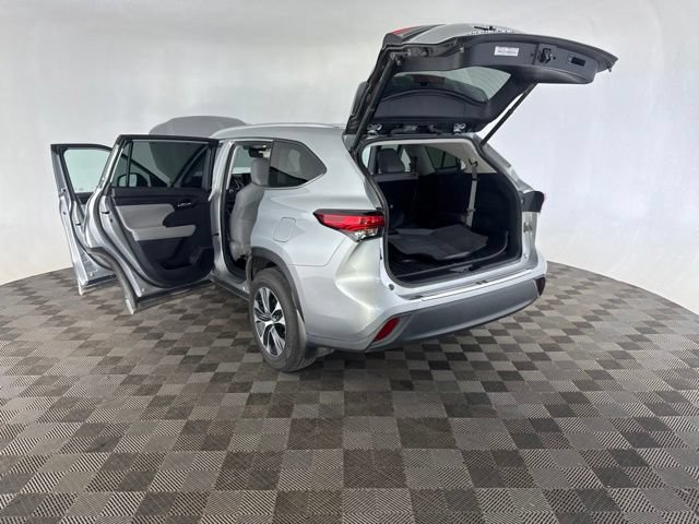 Used 2020 Toyota Highlander XLE w/ Protection Package #3 AWD/4WD image 20
