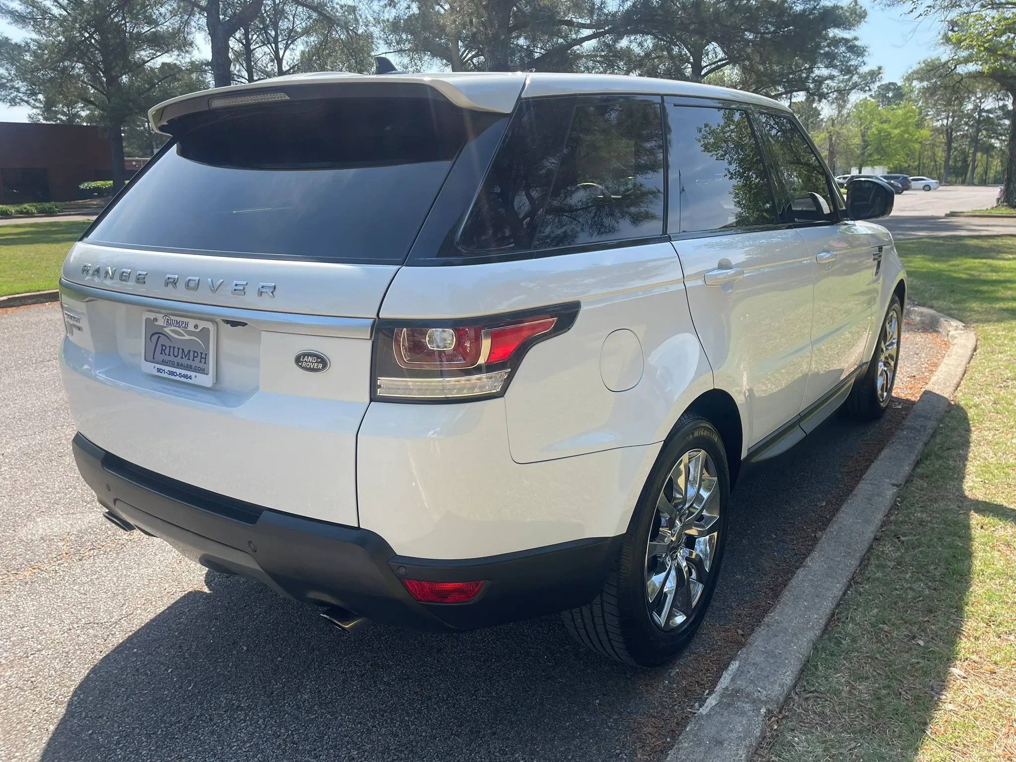 Used 2016 Land Rover Range Rover Sport SE image 5