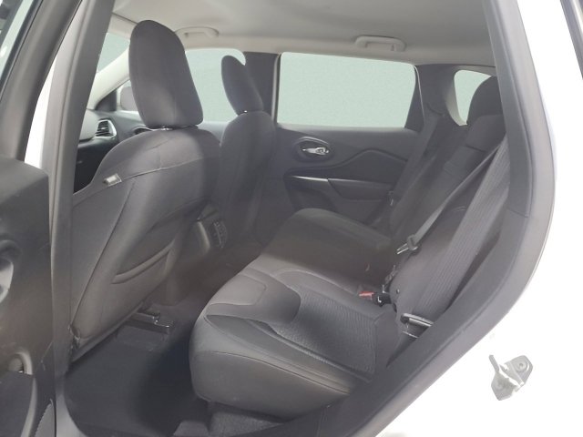 Used 2019 Jeep Cherokee Latitude w/ Cold Weather Group image 19