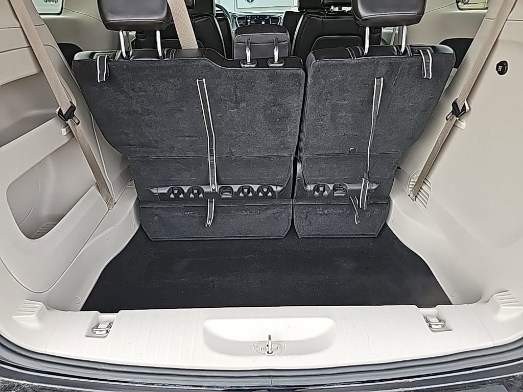 Certified 2024 Chrysler Pacifica Touring-L image 20
