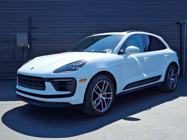 Certified 2022 Porsche Macan S AWD/4WD image 1