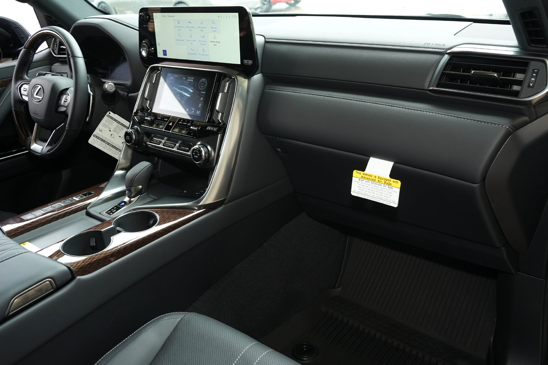 Used 2026 Lexus LX 700h Ultra Luxury w/ Accessory Package (Z1) AWD/4WD image 10