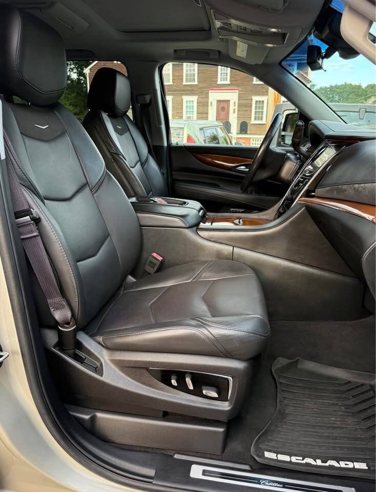 Used 2017 Cadillac Escalade ESV Luxury AWD/4WD image 10