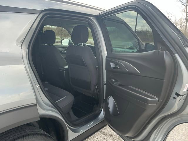 Used 2025 Chevrolet TrailBlazer LT w/ LT Cold Weather Package image 17