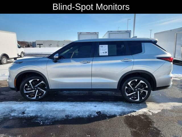 Used 2024 Mitsubishi Outlander SE image 4