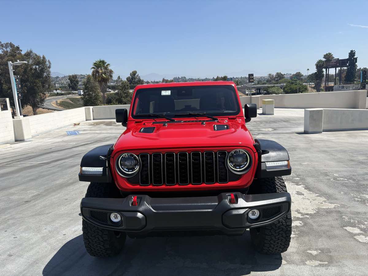Used 2025 Jeep Wrangler Unlimited Rubicon w/ Convenience Group AWD/4WD image 5