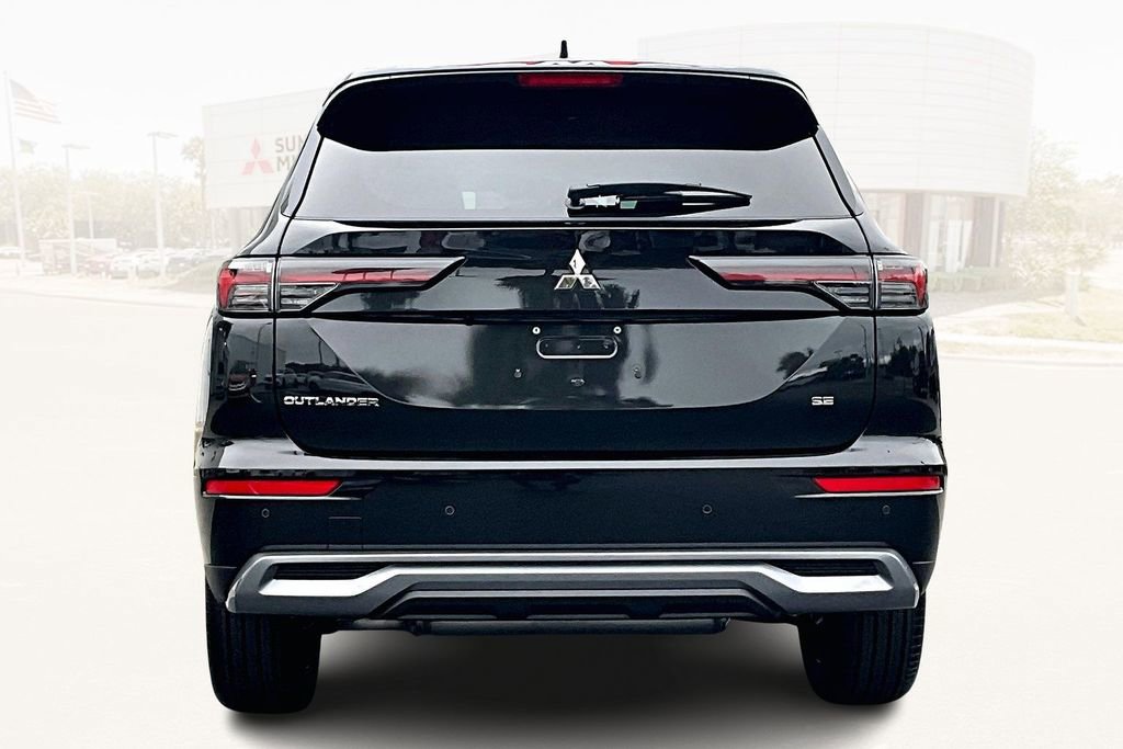 New 2025 Mitsubishi Outlander SE image 4