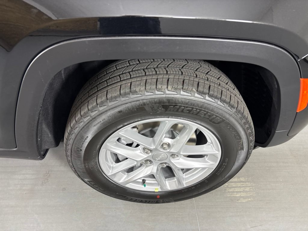 New 2026 Jeep Grand Cherokee Laredo RWD image 11