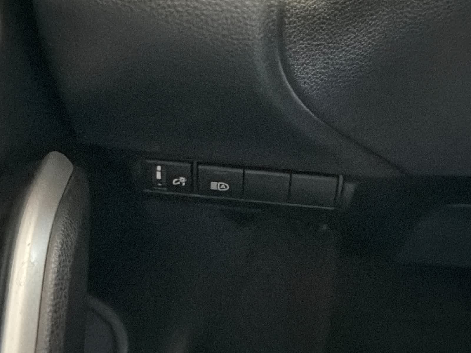 Used 2025 Toyota Corolla Cross XLE FWD image 29