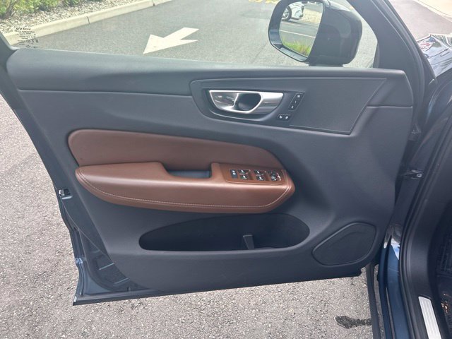 Certified 2025 Volvo XC60 B5 Plus w/ Climate Package AWD/4WD image 19