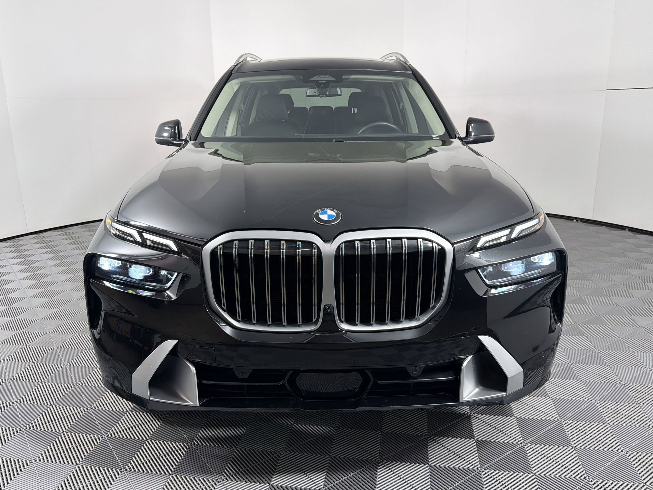 Used 2024 BMW X7 xDrive40i w/ Climate Comfort Package AWD/4WD image 6
