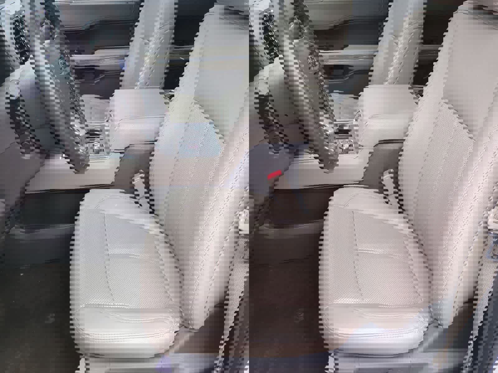 Used 2021 Ford Expedition XLT image 16