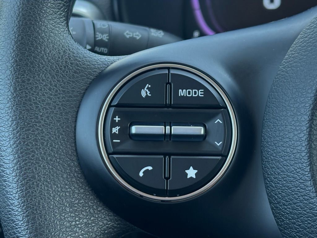 Used 2025 Kia Soul LX FWD image 15