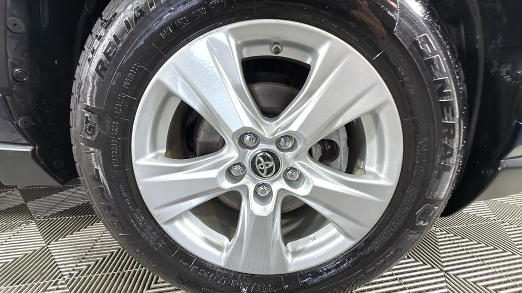 Used 2019 Toyota RAV4 XLE w/ Convenience Package FWD image 33