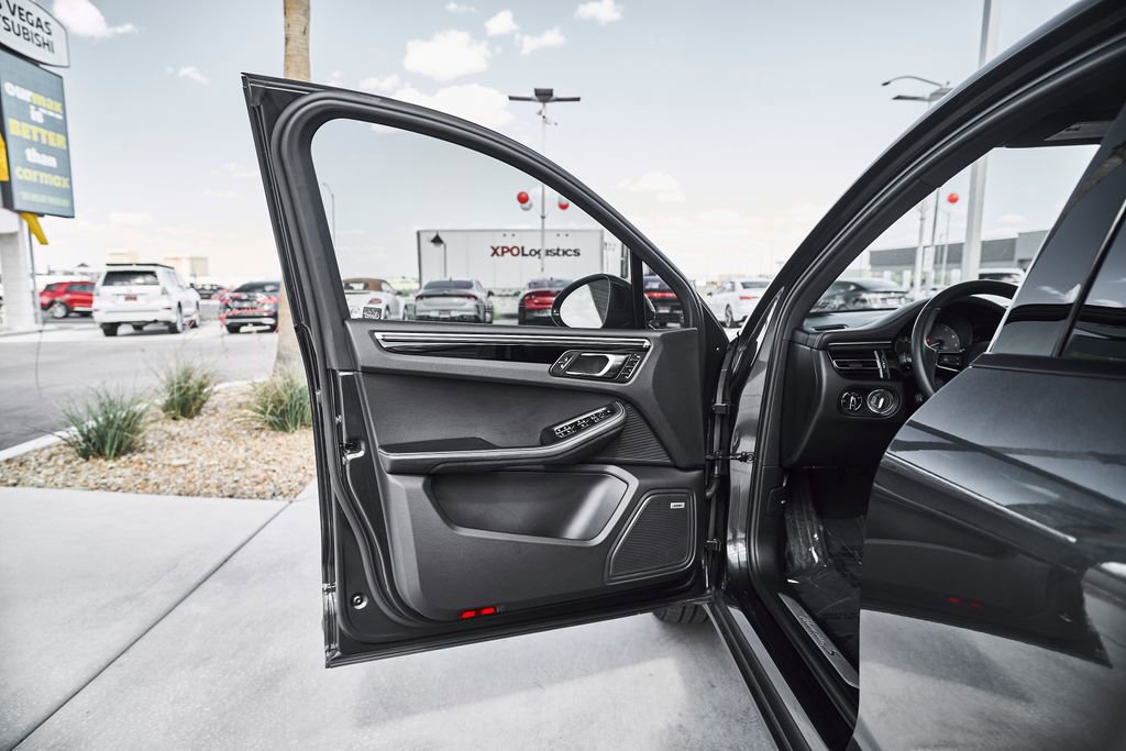 Used 2022 Porsche Macan S AWD/4WD image 17