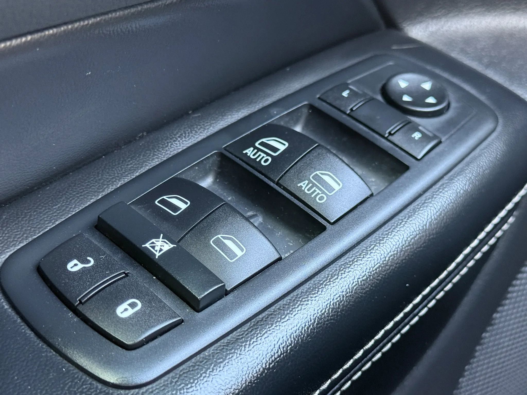 Used 2016 Jeep Grand Cherokee Limited w/ Luxury Group II RWD image 24