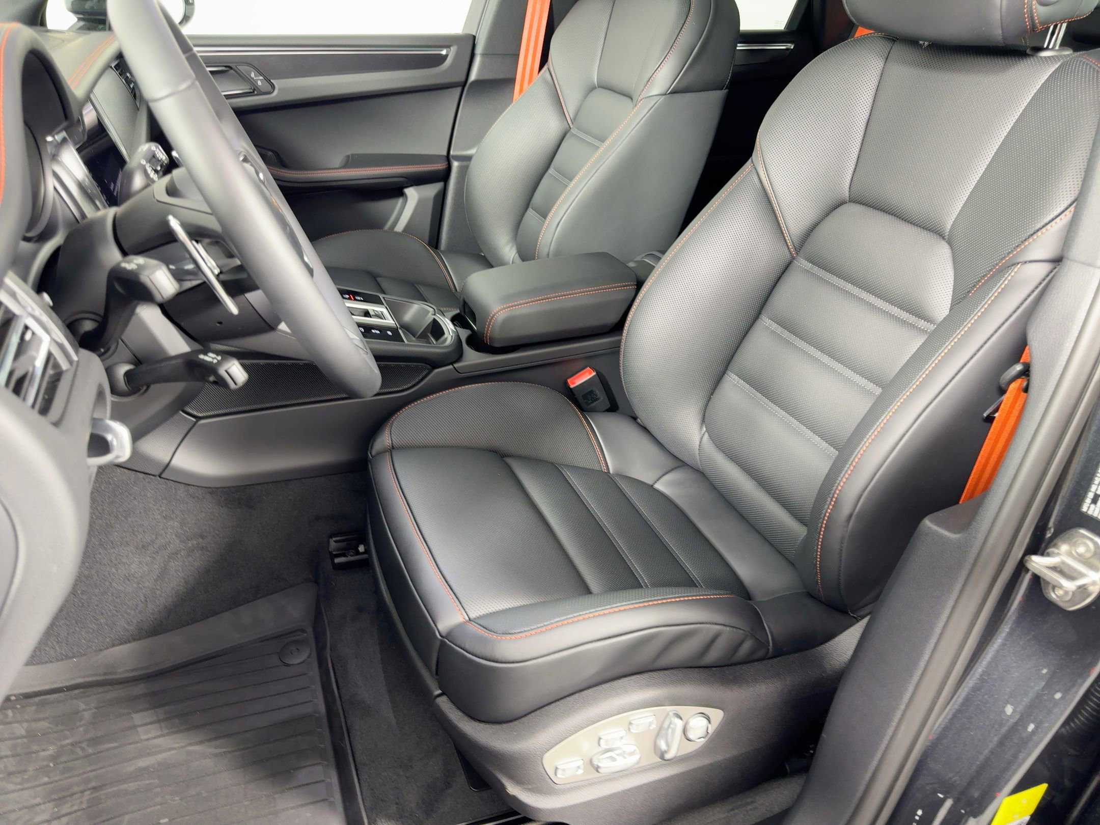 Used 2026 Porsche Macan GTS AWD/4WD image 5