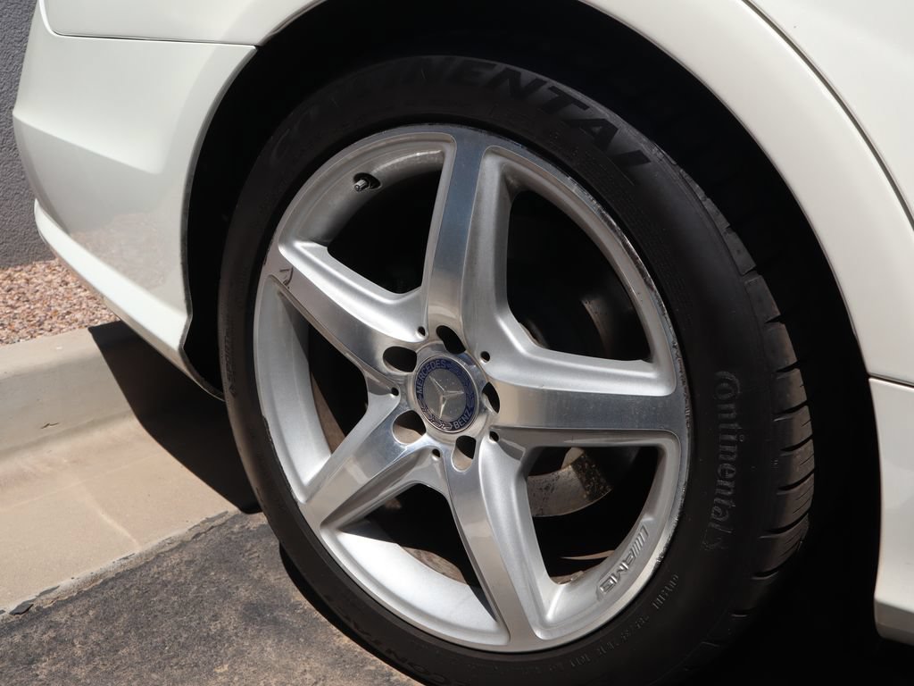 Used 2012 Mercedes-Benz CLS 550 4MATIC image 17