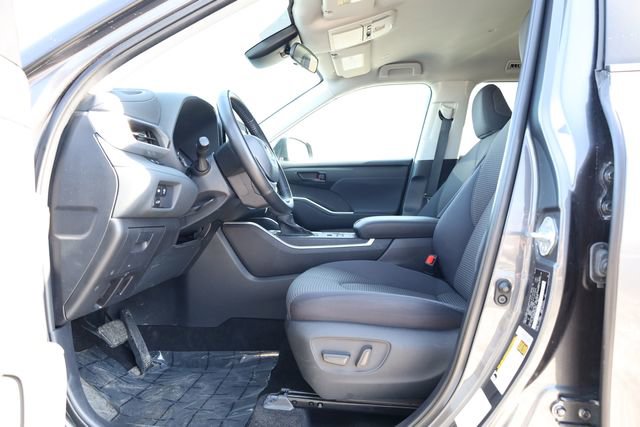 Used 2024 Toyota Highlander LE image 13