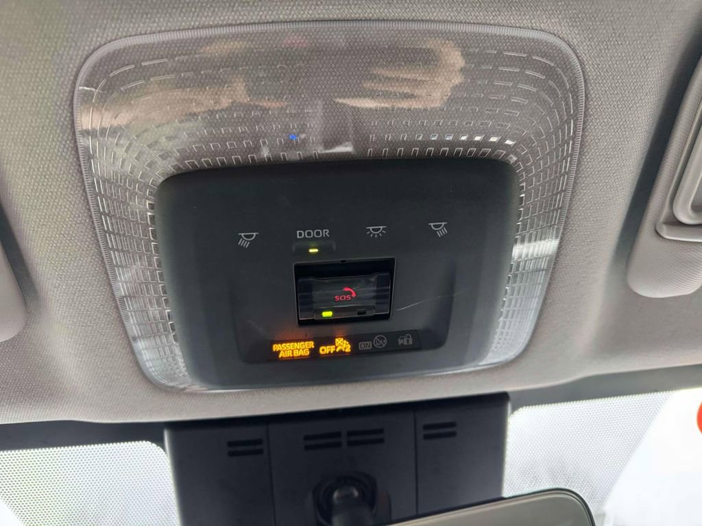 Used 2024 Toyota Prius LE FWD image 29