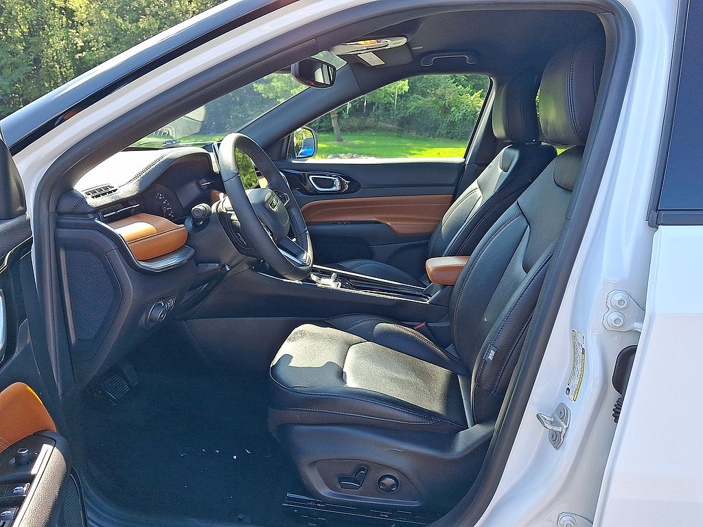 Used 2024 Jeep Compass Limited AWD/4WD image 14