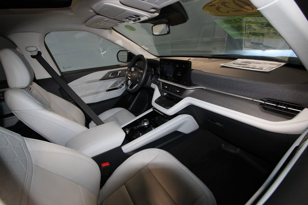 Used 2025 Ford Explorer Platinum w/ LUX Leather Package image 23