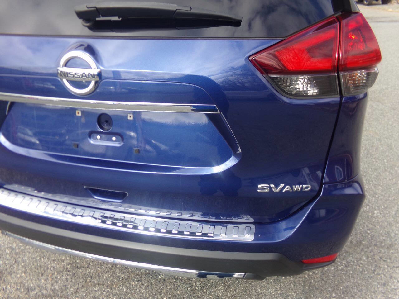 Used 2018 Nissan Rogue SV w/ Premium Package AWD/4WD image 9