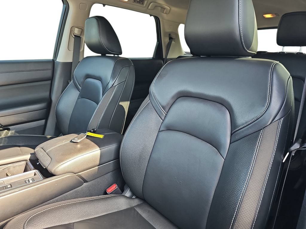 Used 2023 Nissan Pathfinder SL w/ Black Appearance Package FWD image 15