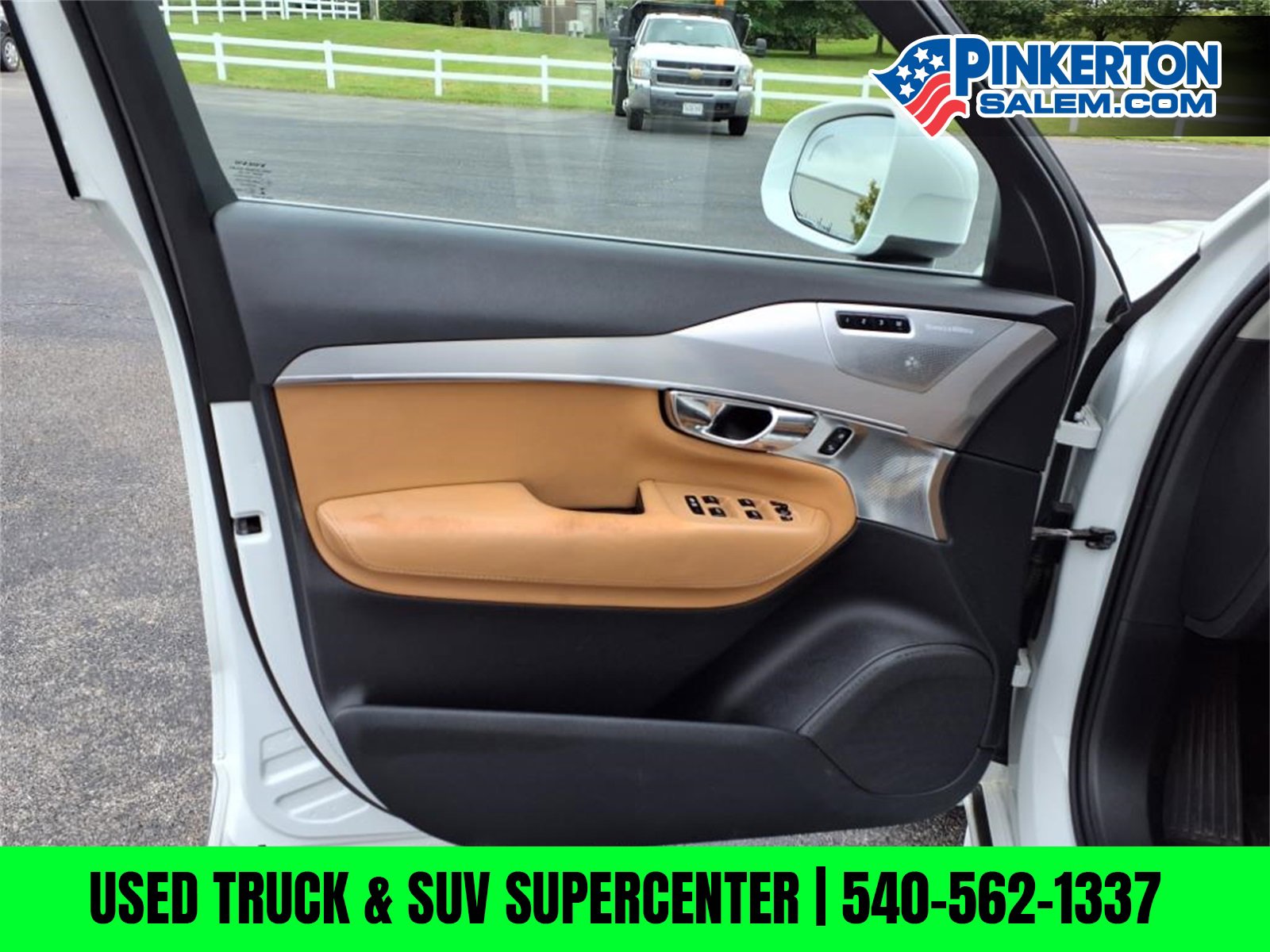 Used 2016 Volvo XC90 T8 Momentum image 16