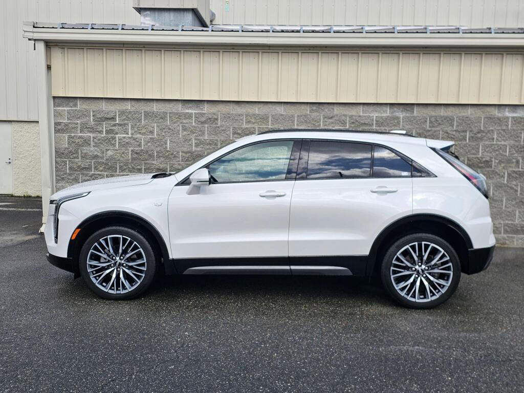 Used 2024 Cadillac XT4 Sport image 3