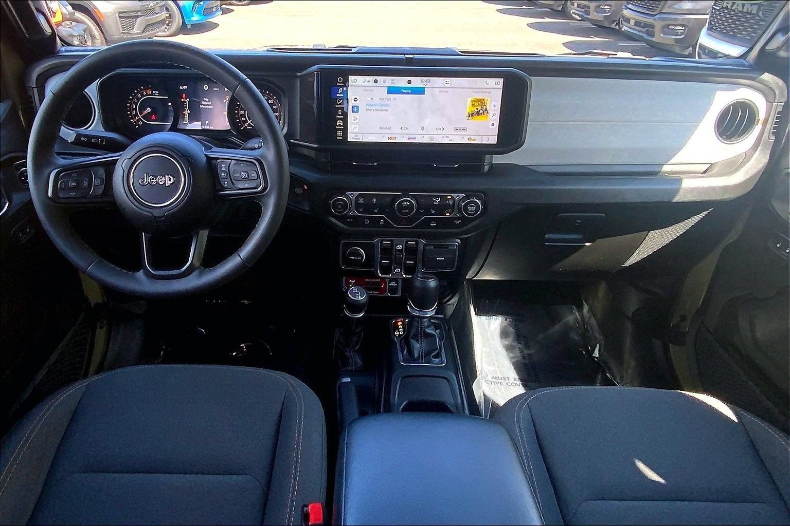 Certified 2025 Jeep Gladiator Sport AWD/4WD image 14