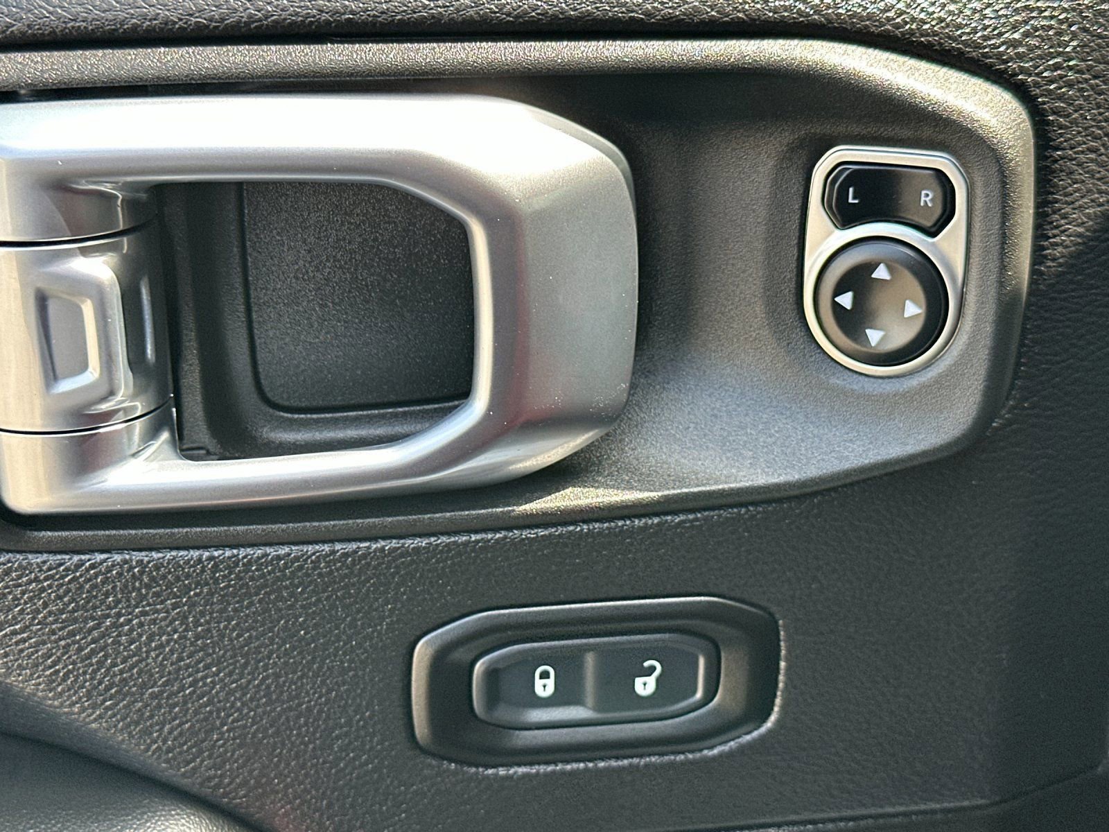Used 2024 Jeep Wrangler Unlimited Rubicon 392 image 12