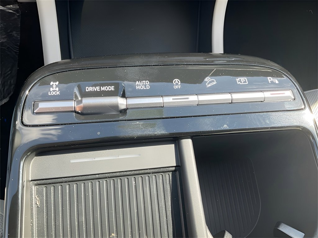 New 2025 Hyundai Tucson Limited image 32