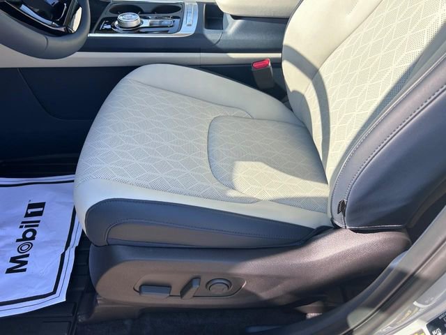 New 2026 Kia Carnival EX FWD image 19