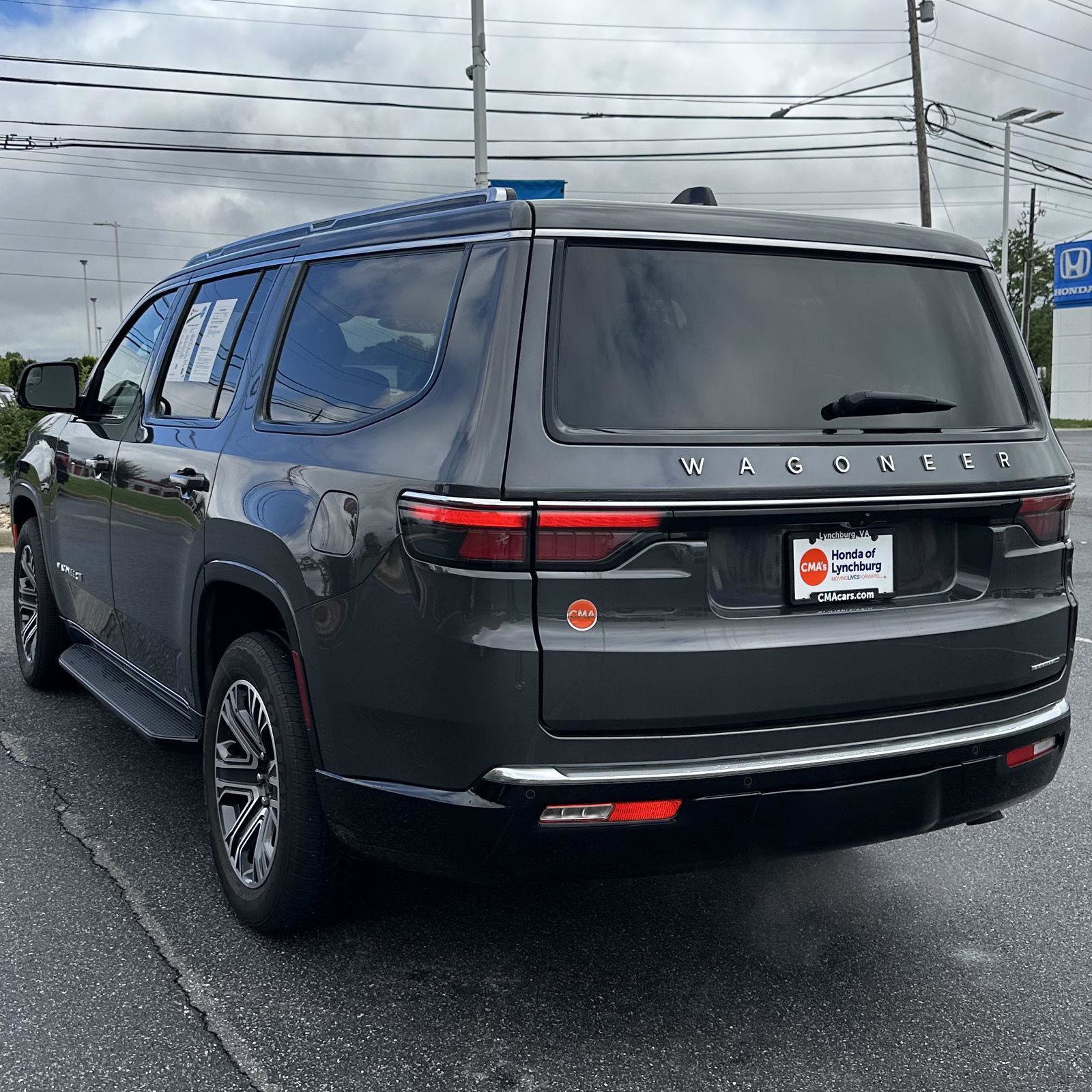 Used 2024 Jeep Wagoneer Series II w/ Flexible Seating Group image 3