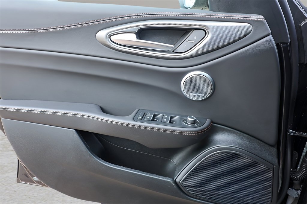 New 2025 Alfa Romeo Giulia w/ Driving Assist Package image 19