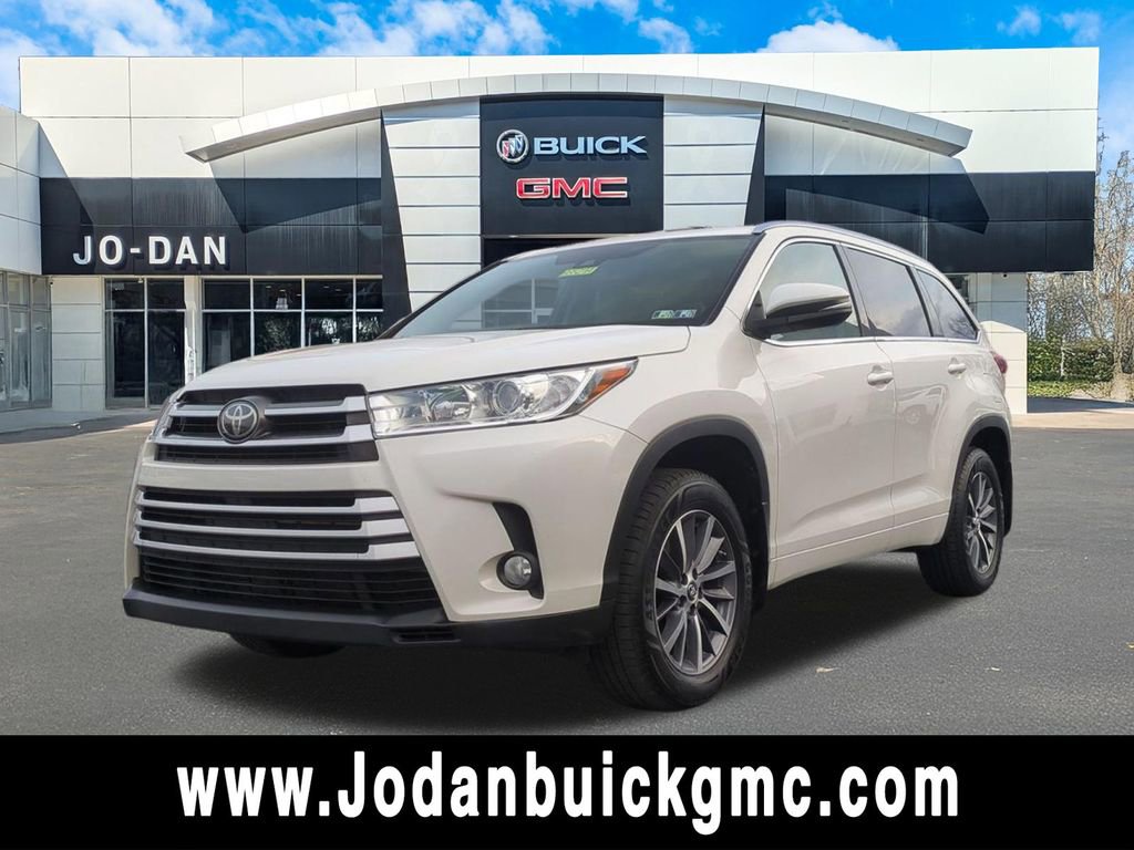 Used 2017 Toyota Highlander XLE image 1