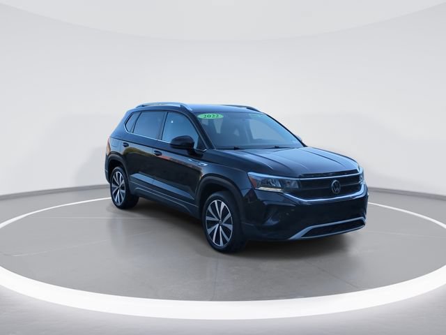 Used 2022 Volkswagen Taos SE FWD image 2