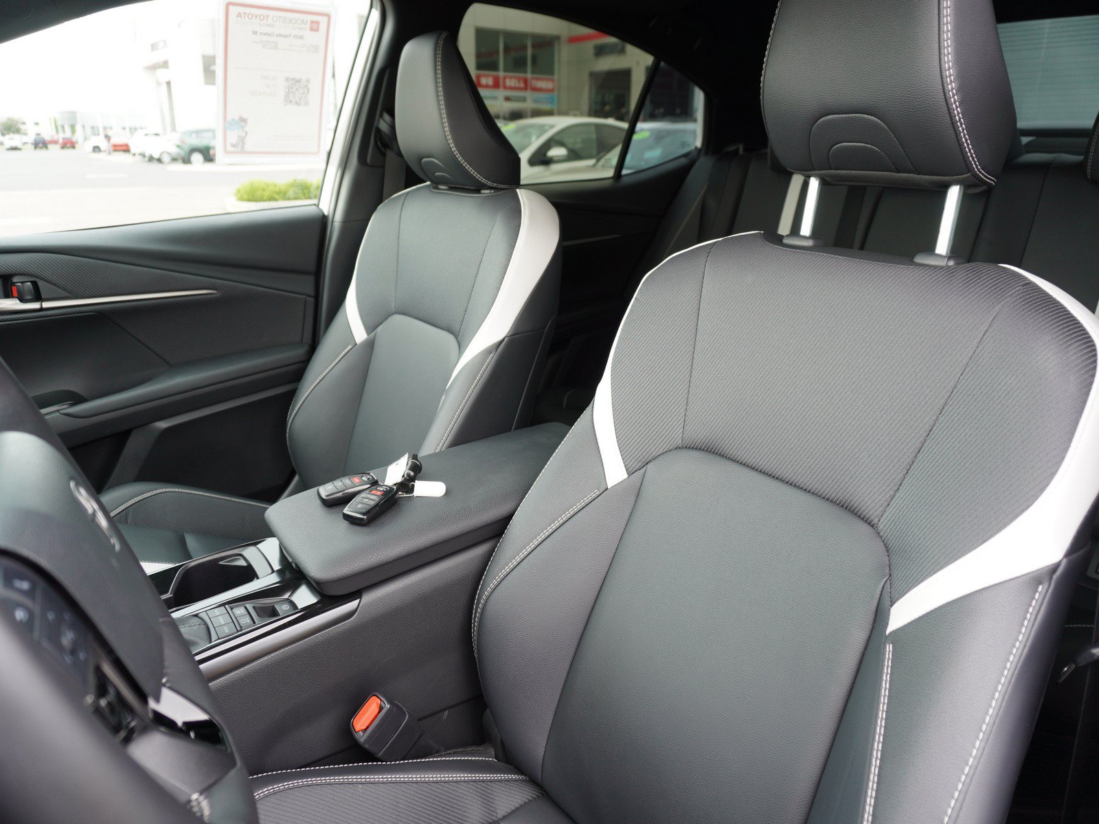 Used 2025 Toyota Camry SE w/ Multimedia Upgrade Package FWD image 22