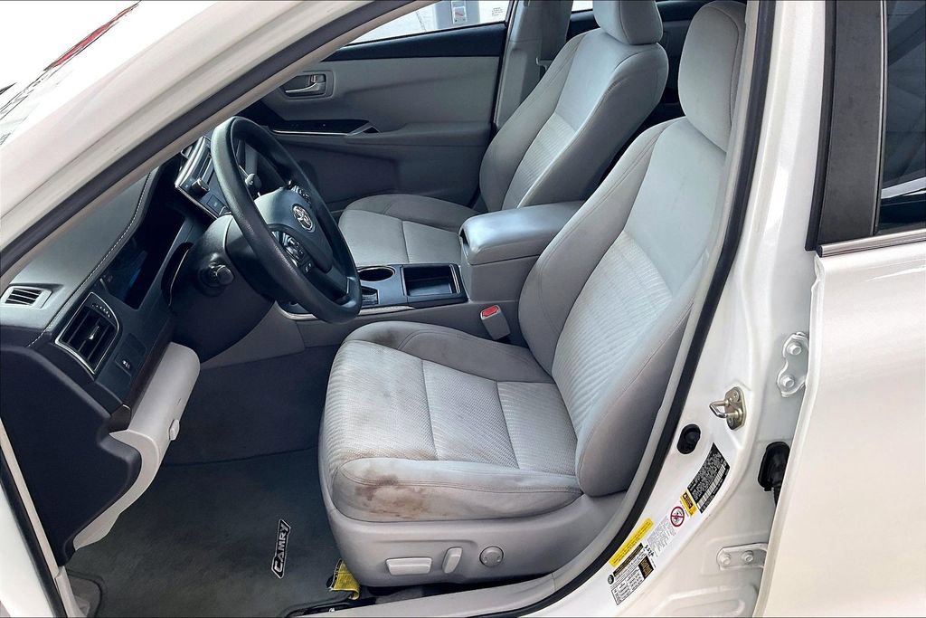 Used 2016 Toyota Camry LE FWD image 28