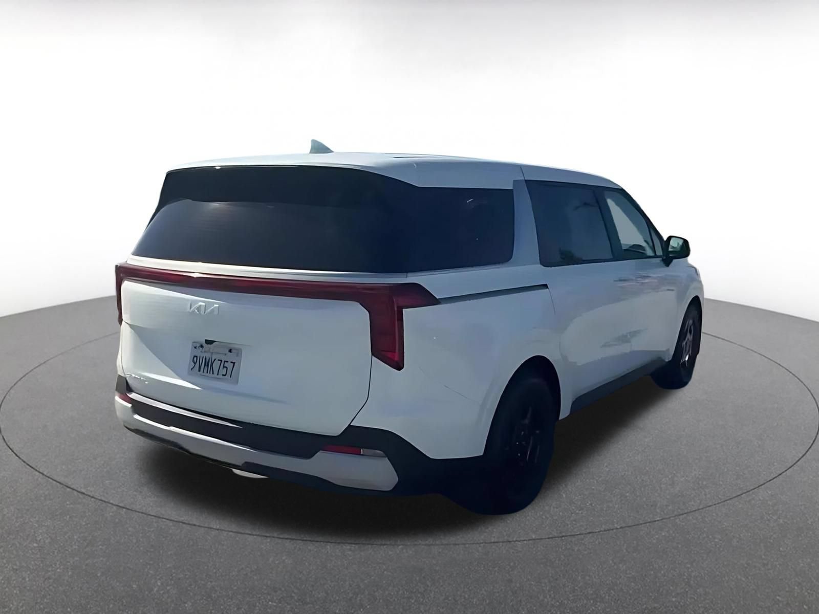 Used 2026 Kia Carnival FWD image 12