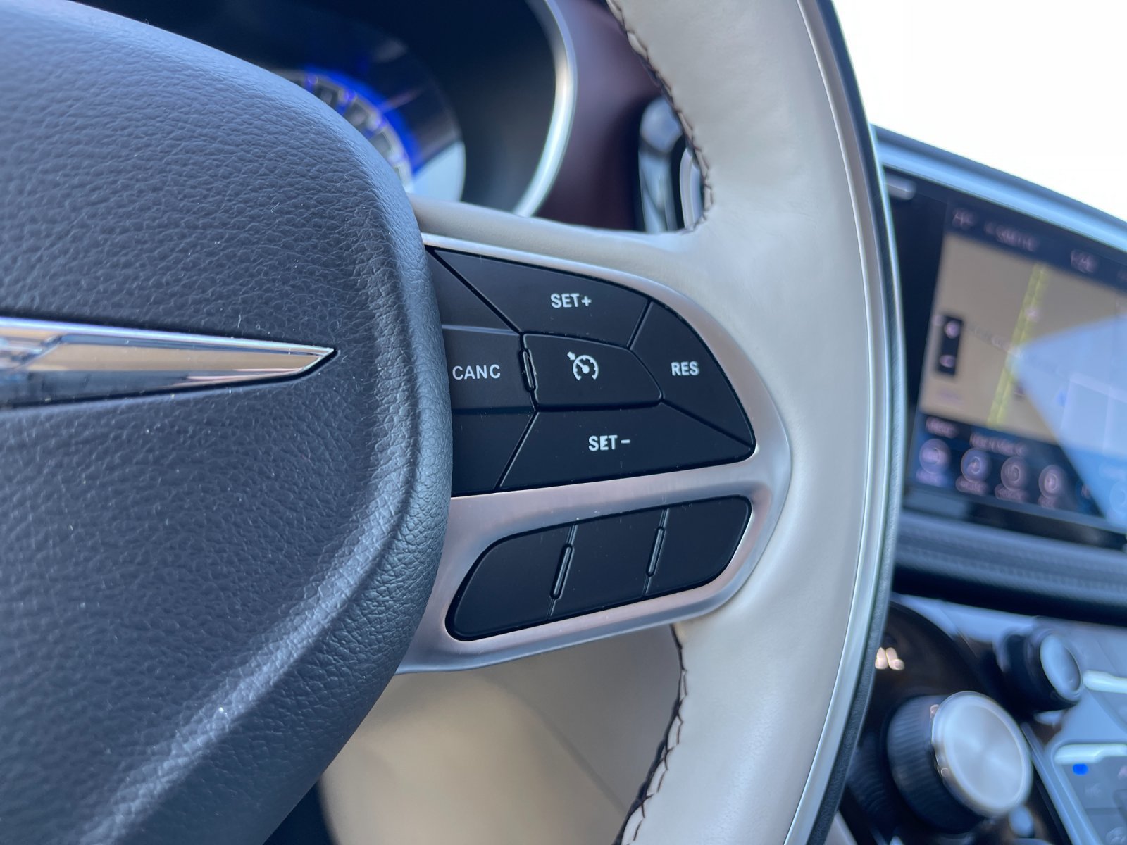 Used 2020 Chrysler Pacifica Limited FWD image 28