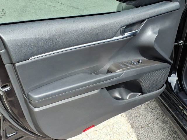 Used 2021 Toyota Camry SE FWD image 16