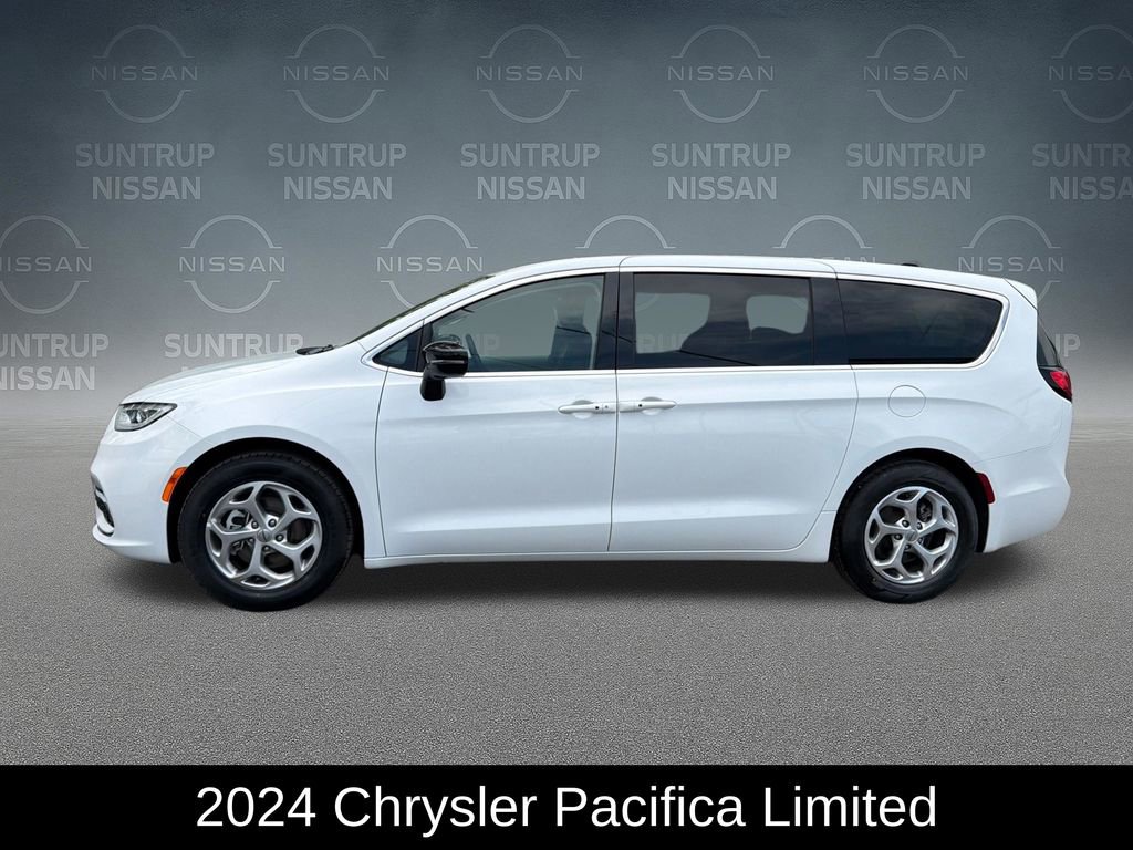 Used 2024 Chrysler Pacifica Limited FWD image 2