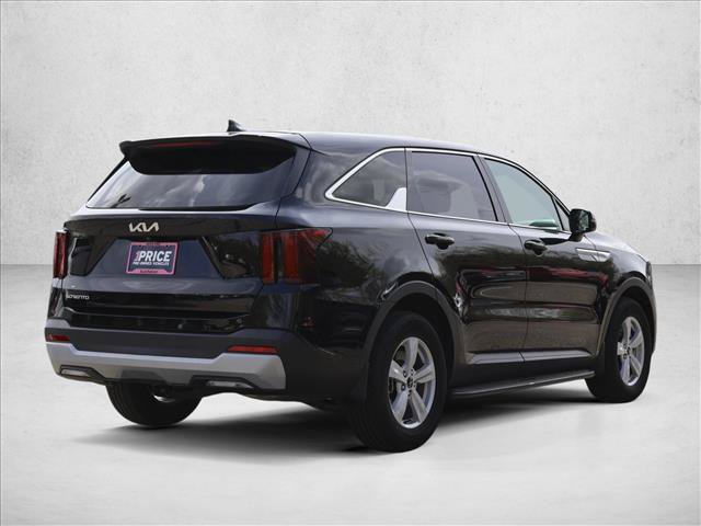 Used 2025 Kia Sorento LX FWD image 5