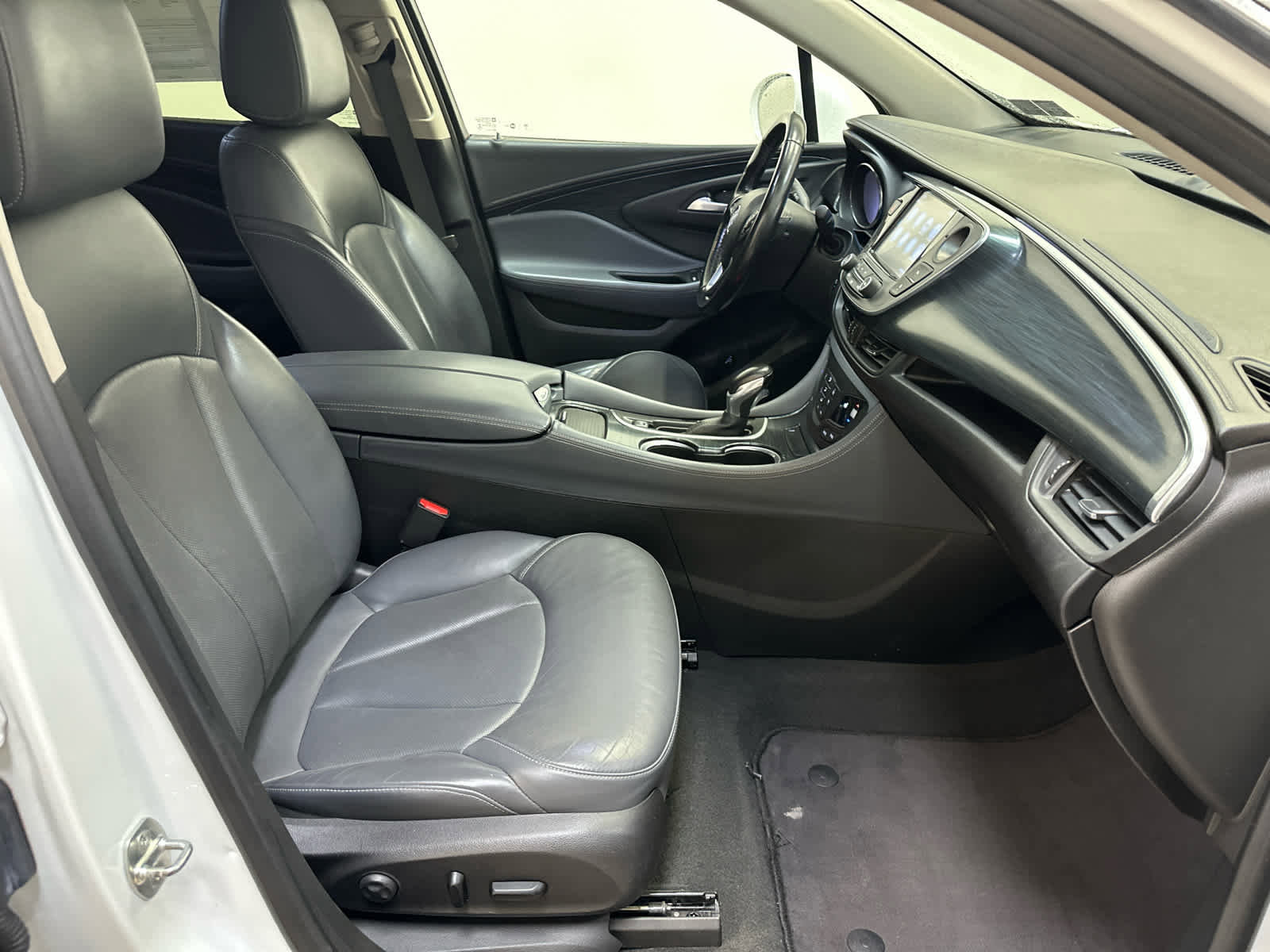 Used 2020 Buick Envision Essence FWD image 13