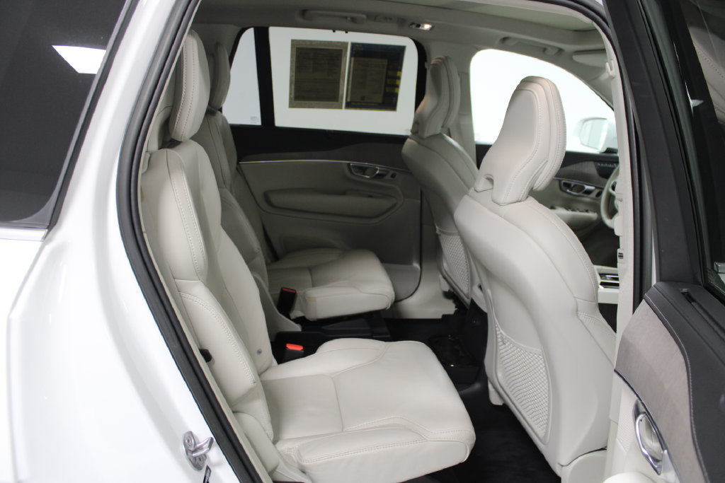 Used 2022 Volvo XC90 T8 Inscription w/ Advanced Package AWD/4WD image 32