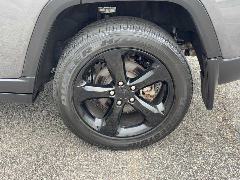 Used 2023 Jeep Grand Cherokee Altitude AWD/4WD image 9