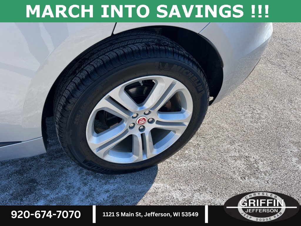 Used 2017 Jaguar F-PACE R-Sport image 12