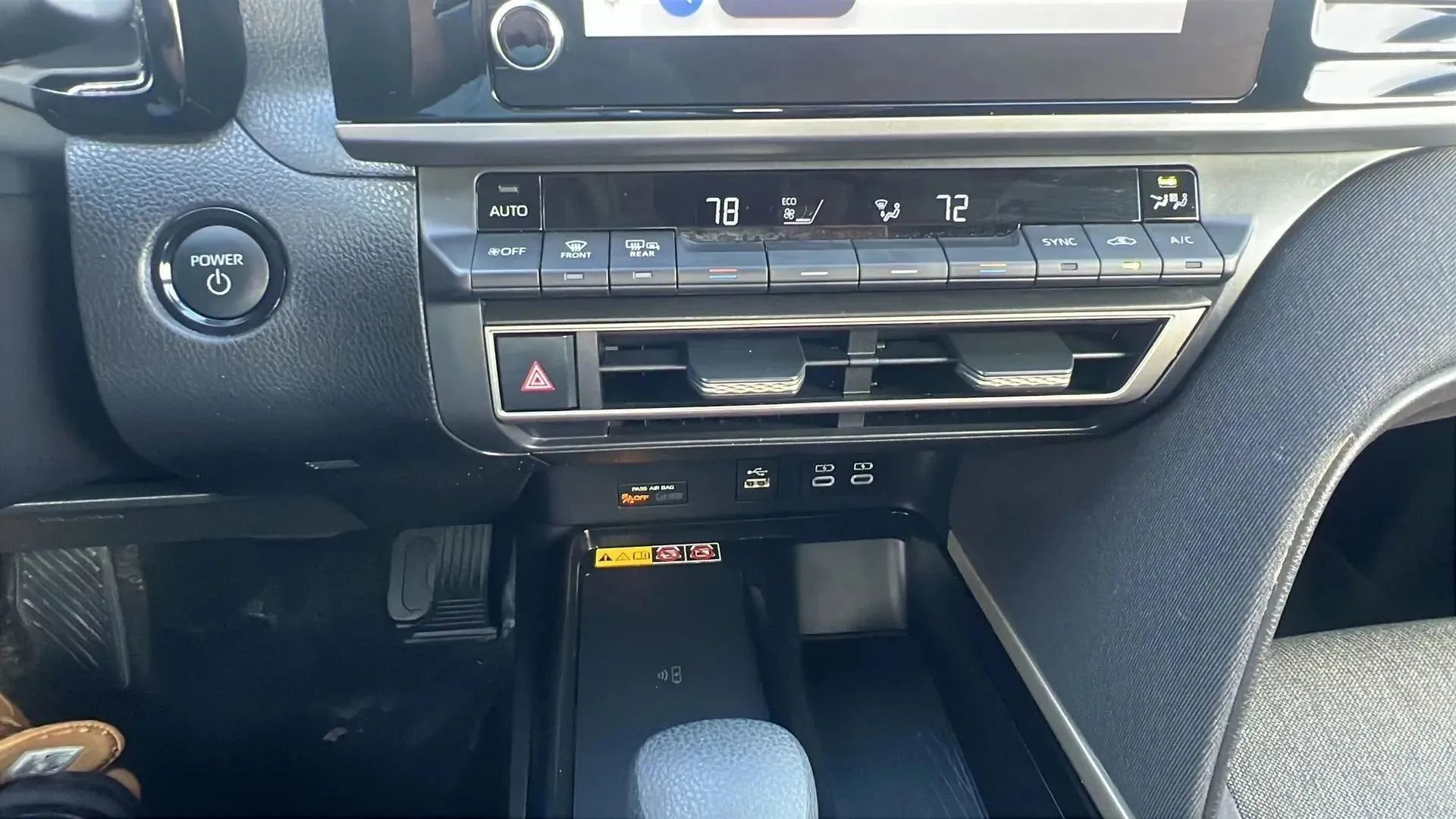 Used 2025 Toyota Camry LE image 18